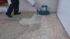 酒店里的大地毯是怎么清洗的？